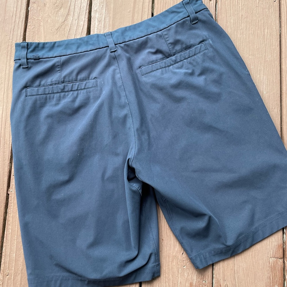 Men’s Lululemon Classic-Fit Shorts 10” - Picture 2 of 4